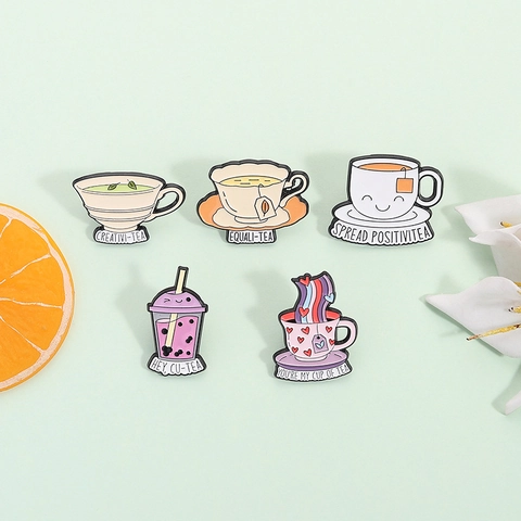 Dessin Animé Créatif Tasse à Thé Café Émail Pin Badge Alliage Broche Avec Calembour Designs Pour Vêtements Sacs Bijoux Femme