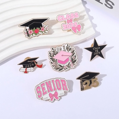 Abschluss Saison Doktorhut Brosche Legierung Emaille Abzeichen Class Of 2025 Senior Souvenir Pin Für Studenten Abschlussfeier Schmuck Geschenk