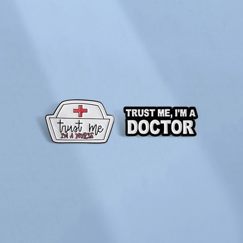 Minimalist Creative Zinc Alloy Medical Enamel Brooch Badge Nurse Hat Red Cross Trust Me I'M A NURSE DOCTOR Pin For Healthcare Workers Gift Jewelry