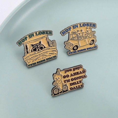 Cartoon Bär Waschbär Emaille Brosche Pins Retro Legierung Humorvolle Tier Abzeichen Für Kleidung Taschen Unisex Schmuck Zubehör