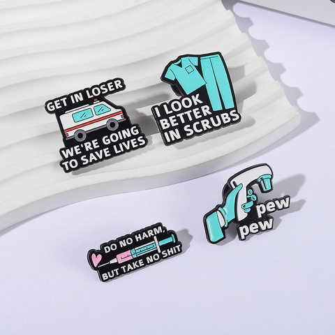 Broche en Émail Série Médicale Dessin Animé pour Docteurs Infirmières Drôle Ambulance Blouse Médicale Seringue Badge en Alliage Bijoux Cadeau
