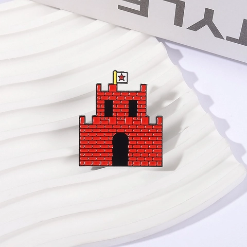 Spilla in Smalto Castello Rosso Retro Pixel Art Lega Laccata Edificio Cartone Animato Distintivo per Zaino Vestiti Unisex Gioielli