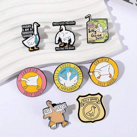 Grappige Legering Emaille Gans Broche Gespierde Eend Geschilderde Badge Creatieve Cartoon Silly Goose Reversspeld Voor Kleding Rugzak Accessoire