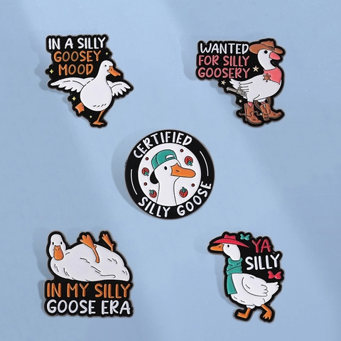 Lustige Weiße Silly Goose Emaille Pin Zinklegierung Cartoon Tier Abzeichen Slogan Brosche Für Rucksack Kleidung Damen Herren