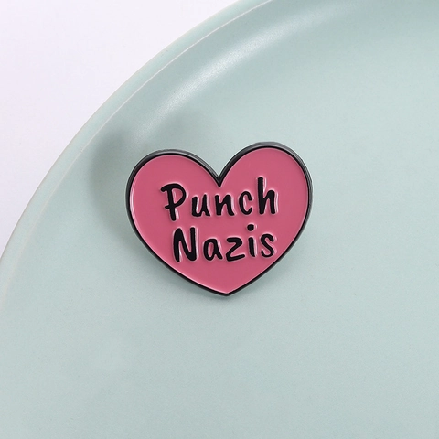 Spilla in Smalto a Forma di Cuore Rosa in Lega Cartone Animato per Zaino Decorazione Abbigliamento Spilla a Cuore Retro Personalizzata