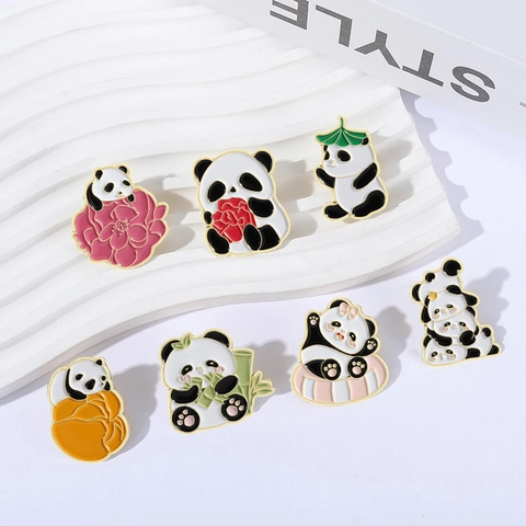 Süße Cartoon Panda Legierung Emaille Brosche Anstecknadel Für Damen Herren Kreative Tiere Bambus Blumen Abzeichen Kleidung Rucksack
