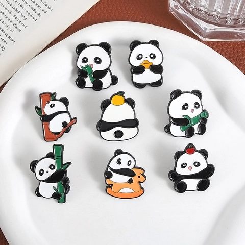 Lindo Broche de Esmalte de Panda Gigante de Dibujos Animados Insignia de Animal de Aleación Lacada Para Decoración de Ropa Mochila Accesorios
