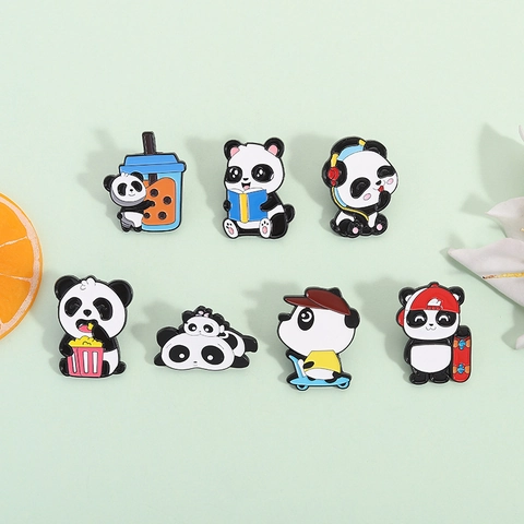 Spilla in Smalto a Forma di Panda Carino Animale in Lega Distintivo per Zaino Vestiti Decorazione Gioielli Panda Kawaii Regalo
