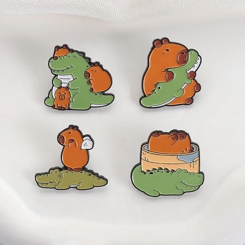 Spilla in Smalto Cartoon Capibara E Coccodrillo Spilla Animale in Lega per Zaino Abbigliamento Regalo Unisex Gioielli