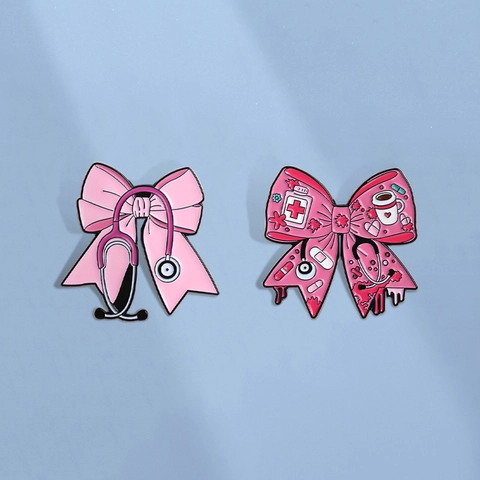 Creatieve Medische Emaille Broche Pin Roze Strik Stethoscoop Medicijnflesje Badge Voor Verpleegster Sieraden
