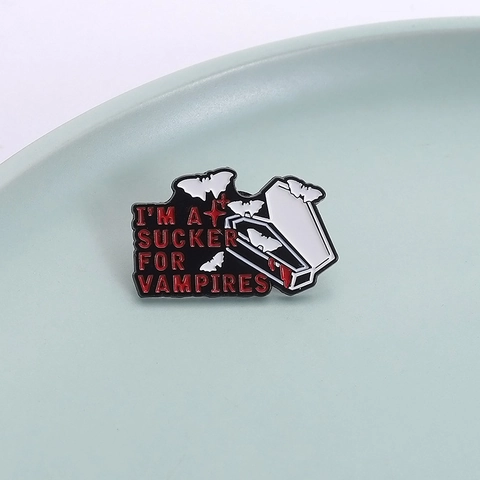 Spilla di Halloween Vampiro Creativa Gotica Bara e Pipistrello in Lega Smalto Spilla da Bavero Distintivo Cartone Animato Gioielli
