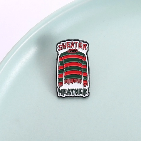 Broche en Alliage de Zinc Pull à Rayures Rouge Vert Inspirée des Films d'Horreur Sweater Weather Badge Créatif Halloween