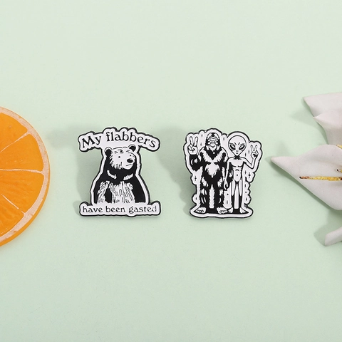 Grappige Emaille Broche Pin Set Voor Rugzak Bigfoot Alien En Humor Beer Citaat Zwart Wit Legering Badge Sieraden