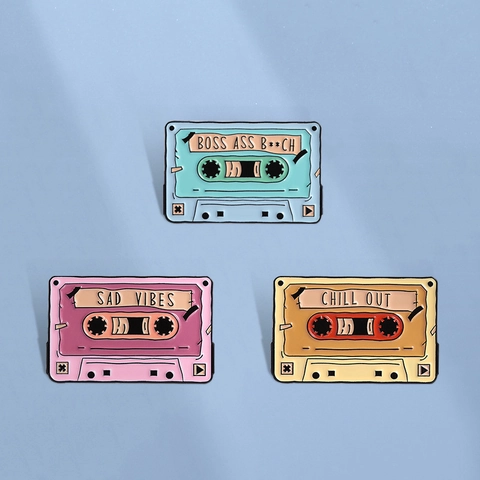 Pin's en Émail Cassette Rétro Série Musicale Broche en Alliage de Zinc Badge pour Sac à Dos Vêtements Sad Vibes Chill Out Boss Bijoux Cadeau