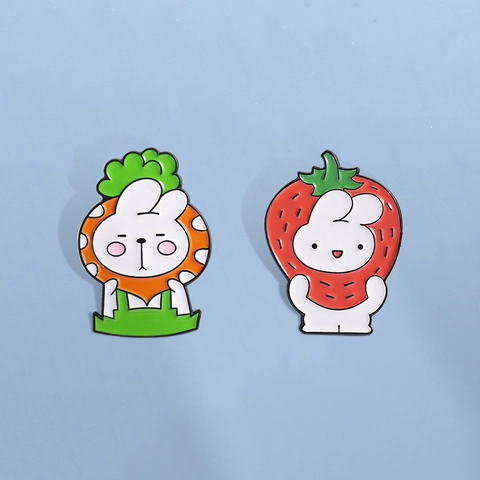 Simpatica Spilla In Smalto Lega Di Zinco A Forma Di Coniglio Cartone Animato Fragola Carota Motivo Bianco Arancio Rosso