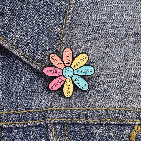 Cartoon Daisy Enamel Pin Alloy Flower Brooch With Inspirational Quotes For Backpack Clothes Accessories Jewelry Decoration