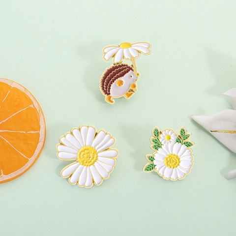 Cartoon Daisy Hedgehog Flower Enamel Brooch Pin Cute Animal Alloy Badges For Backpack Hat Clothing Jacket Accessories Jewelry