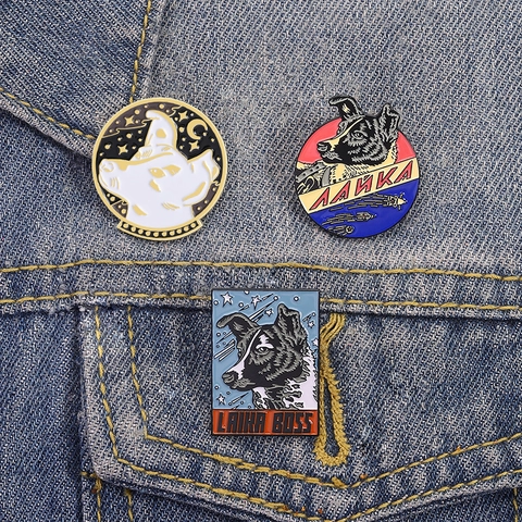 Spilla Smaltata Retro Soviet Space Dog Laika in Lega di Zinco Distintivo Cartone Animato Creativo per Abbigliamento Borsa Gioielli di Moda