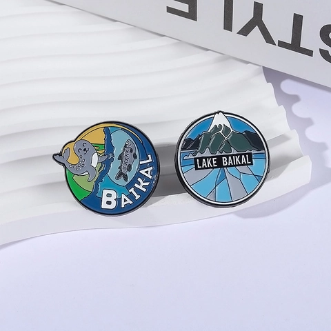 Baikalsee Emaille Pin Legierung Öltropfen Brosche Abzeichen Reise Souvenir Schneeberg Robbe Cartoon Schmuck Zubehör Geschenk