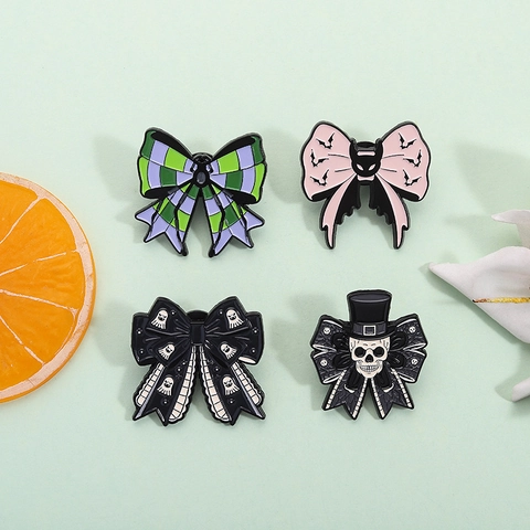 Spilla a Fiocco in Smalto Gothic Halloween in Lega Con Motivo a Scheletro Pipistrello Fantasma Gioielli per Feste in Stile Cartoon