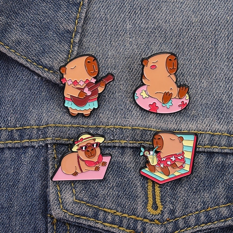 Simpatica Spilla in Smalto Capibara Cartoon Spilla Animale in Lega di Zinco per Abbigliamento Decorazione per Vacanze Estive Distintivo