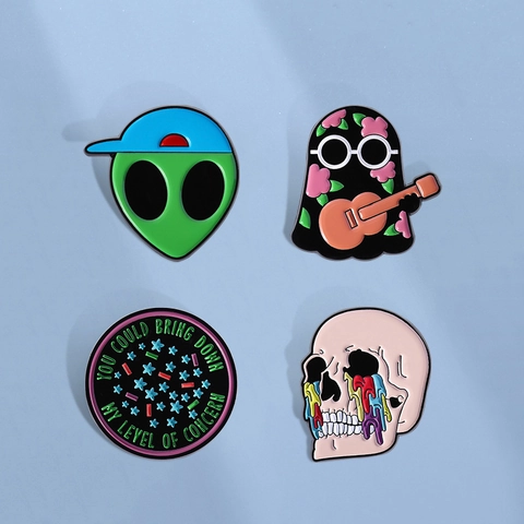 Broche en Émail Fan de Musique Rock Extraterrestre Fantôme Guitare Crâne Épingles en Alliage de Zinc Badges Pour Sac à Dos Veste