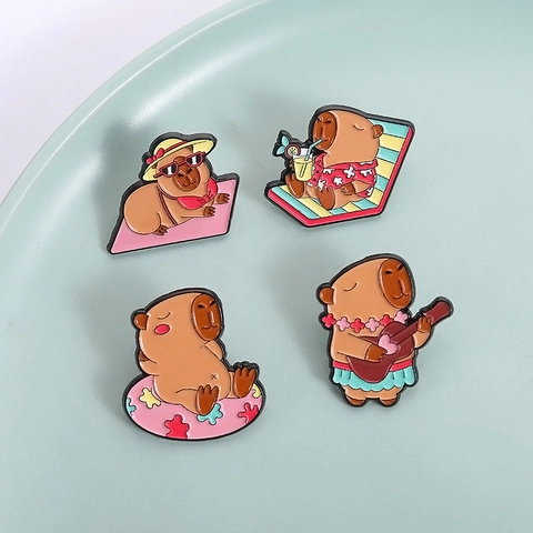 Broche en Émail Capybara Dessin Animé Mignon Animal Style Vacances Badge en Alliage de Zinc Pour Décoration Sac à Dos Bijoux Cadeau