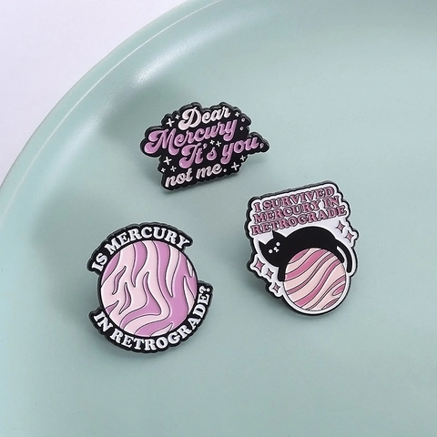 Lustige Emaille Brosche Set Merkur Rückläufig Zinklegierung Abzeichen Schwarze Katze Planet Pin Für Kleidung Rucksack Schmuck