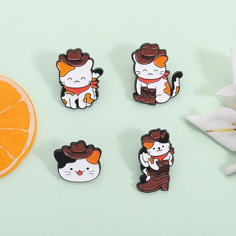 Cowboy Katze Emaille Pins Western Stil Cartoon Glückskatze Brosche Legierung Tropföl Schmuck Abzeichen Für Kleidung Taschen