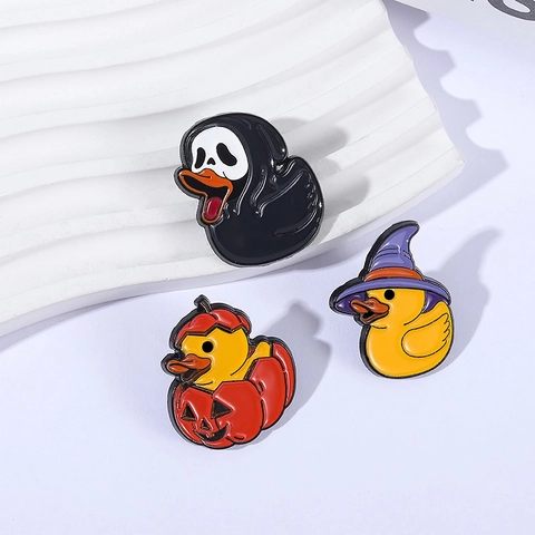 Broche en Émail Canard d'Halloween Alliage de Zinc Masque Effrayant Citrouille Chapeau de Sorcière Pin Animale pour Vêtements Sac à Dos Bijoux
