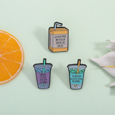 Kreative Getränke Emaille Pins Legierung Saftbox Limonadenbecher Broschen Mit Spanischen Sätzen Cartoon Rucksack Zubehör