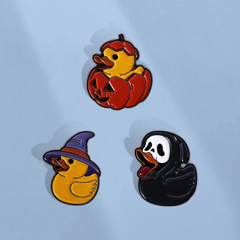 Funny Cartoon Yellow Duck Enamel Pin Zinc Alloy Halloween Pumpkin Witch Hat Ghost Mask Brooch Badge Clothes Accessory