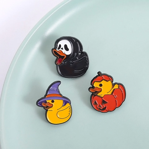 Funny Cartoon Yellow Duck Enamel Pin Zinc Alloy Halloween Pumpkin Witch Hat Ghost Mask Brooch Badge Clothes Accessory