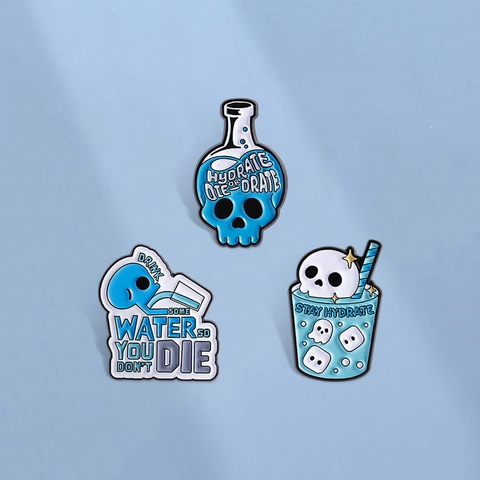 Divertidos Pines de Esmalte Azul Hydrate Or Die Esqueleto Insignias de Metal para Mochila Ropa Mujer Hombre Joyería de Dibujos Animados