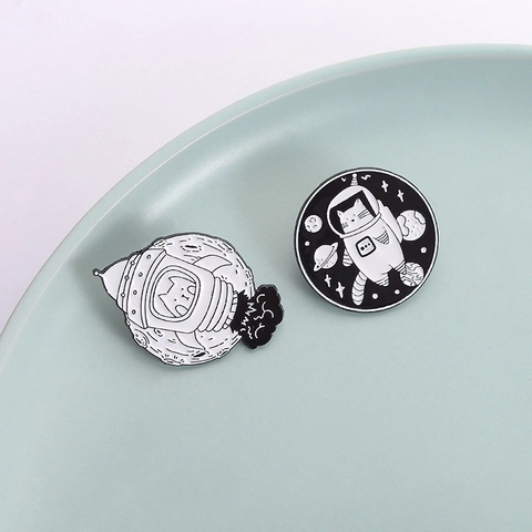 Weltraum Katze Emaille Brosche Set Astronaut Rakete Minimalistisch Schwarz Weiß Legierung Abzeichen Für Rucksäcke Kleidung Unisex