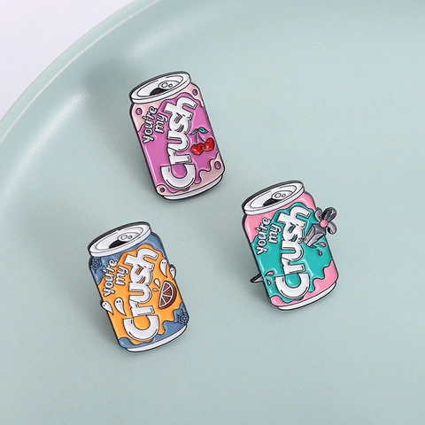 Trendige Legierung Emaille Getränkedose Brosche You Are My Crush Cartoon Abzeichen Kirsche Geist Dolch Pins Für Rucksack Kleidung Unisex Geschenk