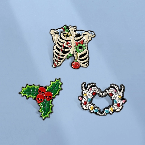 Gothic Christmas Skull Ribcage Holly Enamel Brooch Pin Zinc Alloy Skeleton Heart Badge For Holiday Party Unisex Jewelry