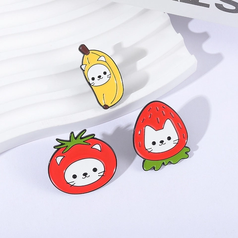 Lindo Broche de Gato de Fruta de Esmalte de Dibujos Animados Aleación de Zinc Plátano Fresa Tomate Pines Para Mochila Ropa Joyería