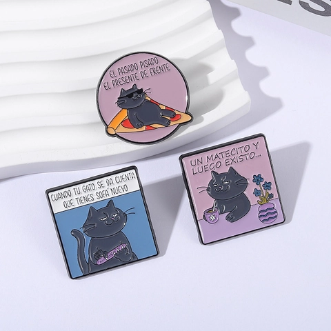 Spilla in Smalto Divertente Gatto Nero Citazioni Spagnole Badge in Lega di Gatto Cartone Animato per Decorazione Zaino