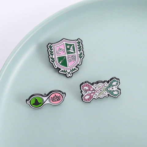 Magic Academy Enamel Brooch Pin Zinc Alloy Wizard Hat Glasses Shield Crest Scissors Badge Accessories For Halloween Party Decoration Gifts