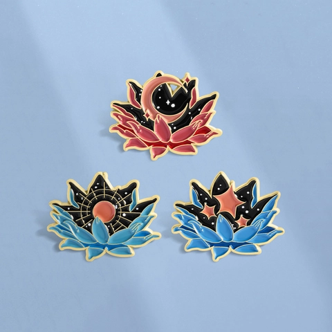 Artistieke Zinklegering Emaille Lotusbloem Broche Met Zon Maan Ster Hemelse Elementen Voor Kleding Tas Decoratie Accessoires Dames Heren