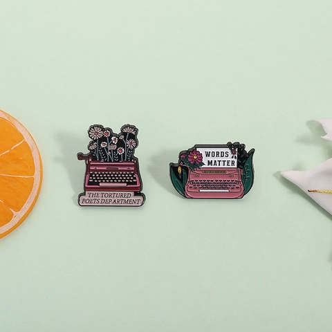 Vintage Typewriter Enamel Pin Floral Daisy Brooch Literary Theme Badge Creative Words Matter Clothes Bag Decorative Accessory