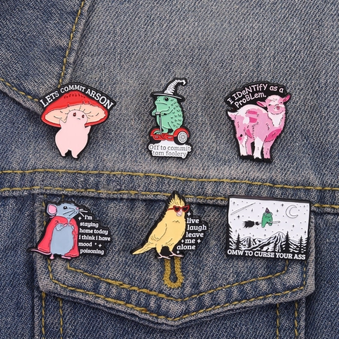Lustige Cartoon Tier Emaille Brosche Pins Frosch Maus Lamm Pilz Meme Text Legierung Lackiert Revers Nadel Abzeichen Unisex Mode Schmuck