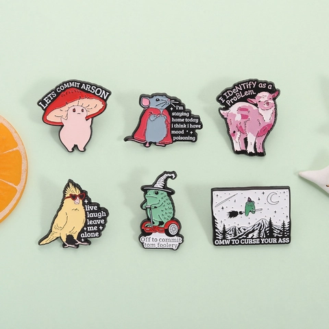 Lustige Cartoon Tier Emaille Brosche Pins Frosch Maus Lamm Pilz Meme Text Legierung Lackiert Revers Nadel Abzeichen Unisex Mode Schmuck