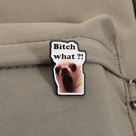 Lustige Chihuahua Meme Legierung Brosche Pin Skurrile Bitch What Ausdruck Emaille Abzeichen Für Kleidung Taschen Rucksack Deko Schmuck