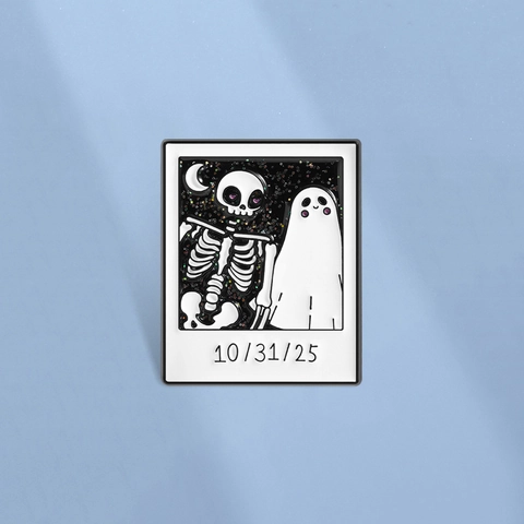 Halloween Polaroid Skeleton Ghost Enamel Brooch Pin With Date 10-31-25 Glitter Starry Sky Lapel Pin For Backpack Clothes Decoration Unisex Accessory