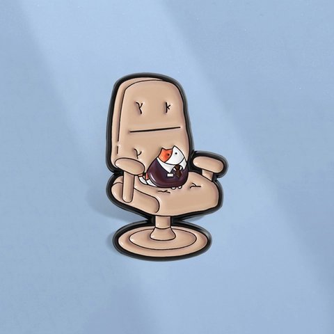 Cartoon Anzug Katze Auf Bürostuhl Emaille Pin Humorvolle Zinklegierung Brosche Abzeichen Für Rucksack Kleidung Deko Büroangestellte Geschenk