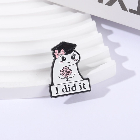 Broche en Émail de Graduation Dessin Animé Personnalisé Alliage de Zinc Badge Lettre I Did It Avec Toque et Fleurs Cadeau Étudiant