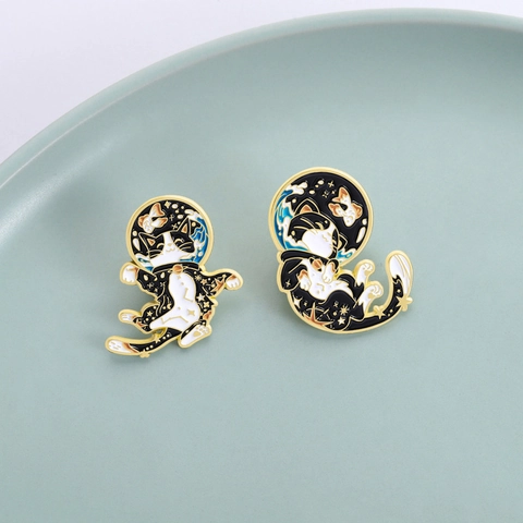 Japanese Cartoon Astronaut Starry Sky Cat Enamel Brooch Alloy Great Wave Style Black White Animal Badge Pin For Clothes