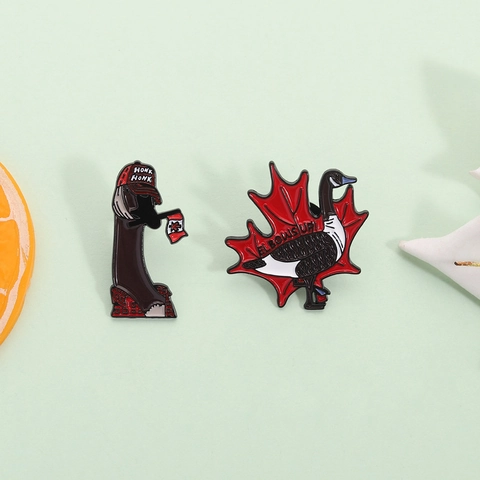 Cartoon Honk Goose Enamel Pin Funny Alloy Maple Leaf Animal Brooch For Clothing Backpack Decoration Trendy Jewelry Badge Gift